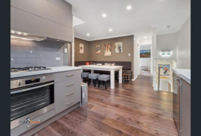 Stylish Thredbo Alpine Chalet + Garage in Tranquil Setting